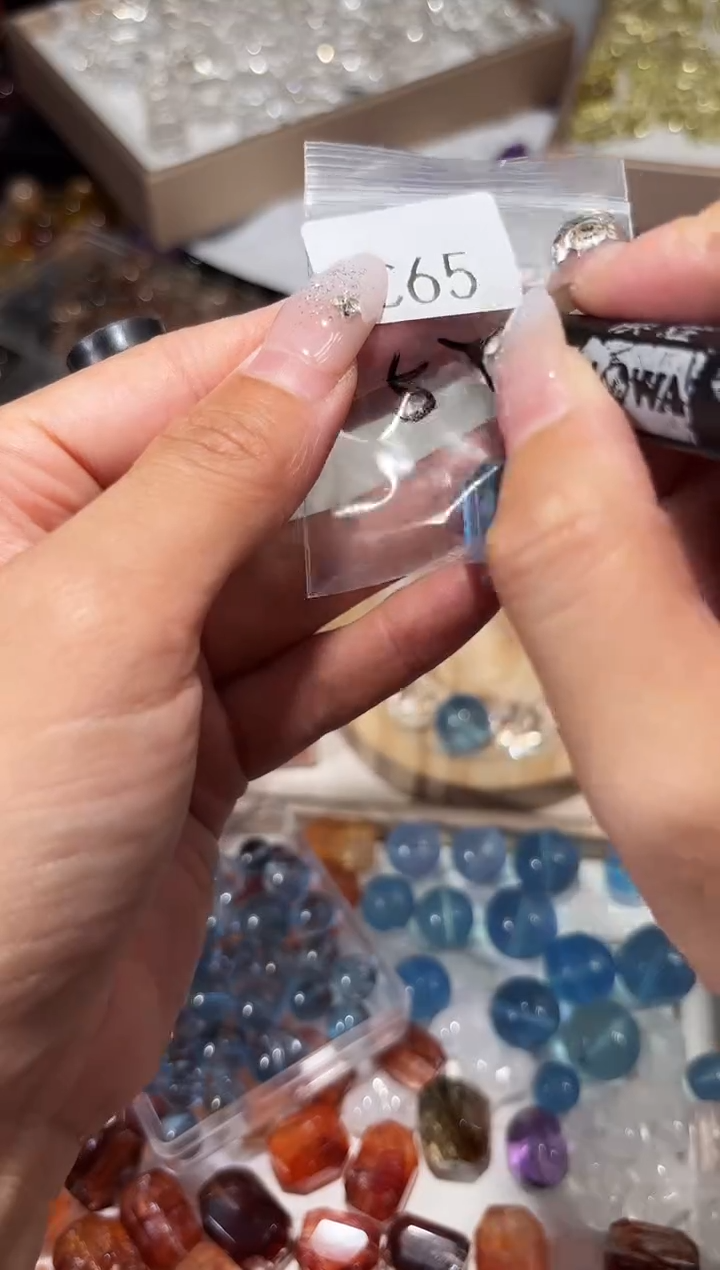 水晶手串未镶嵌C65托帕方糖卡13拍2