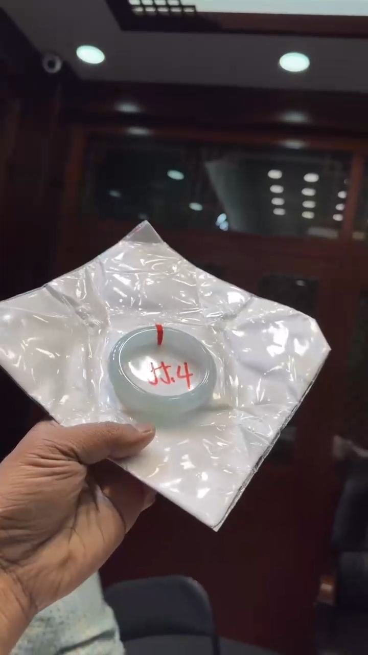 【闪购商品】翡翠手镯未镶嵌手镯