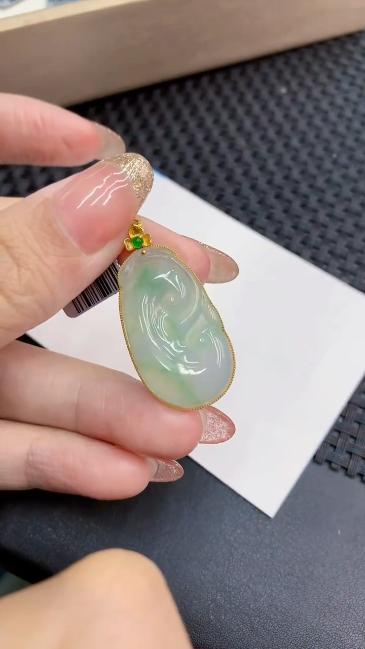 【闪购商品】翡翠18K金镶嵌颈饰            8