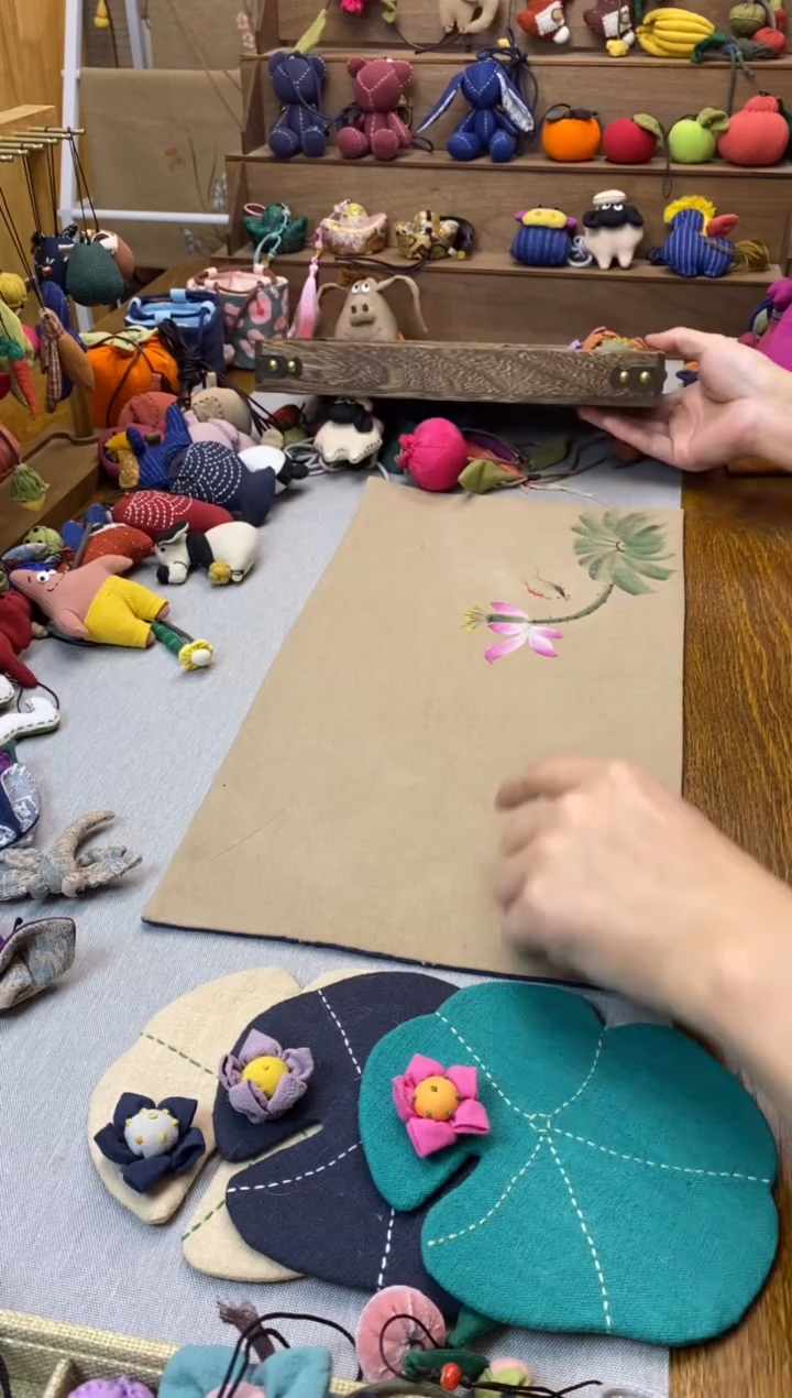 手绘茶席（荷花鱼）