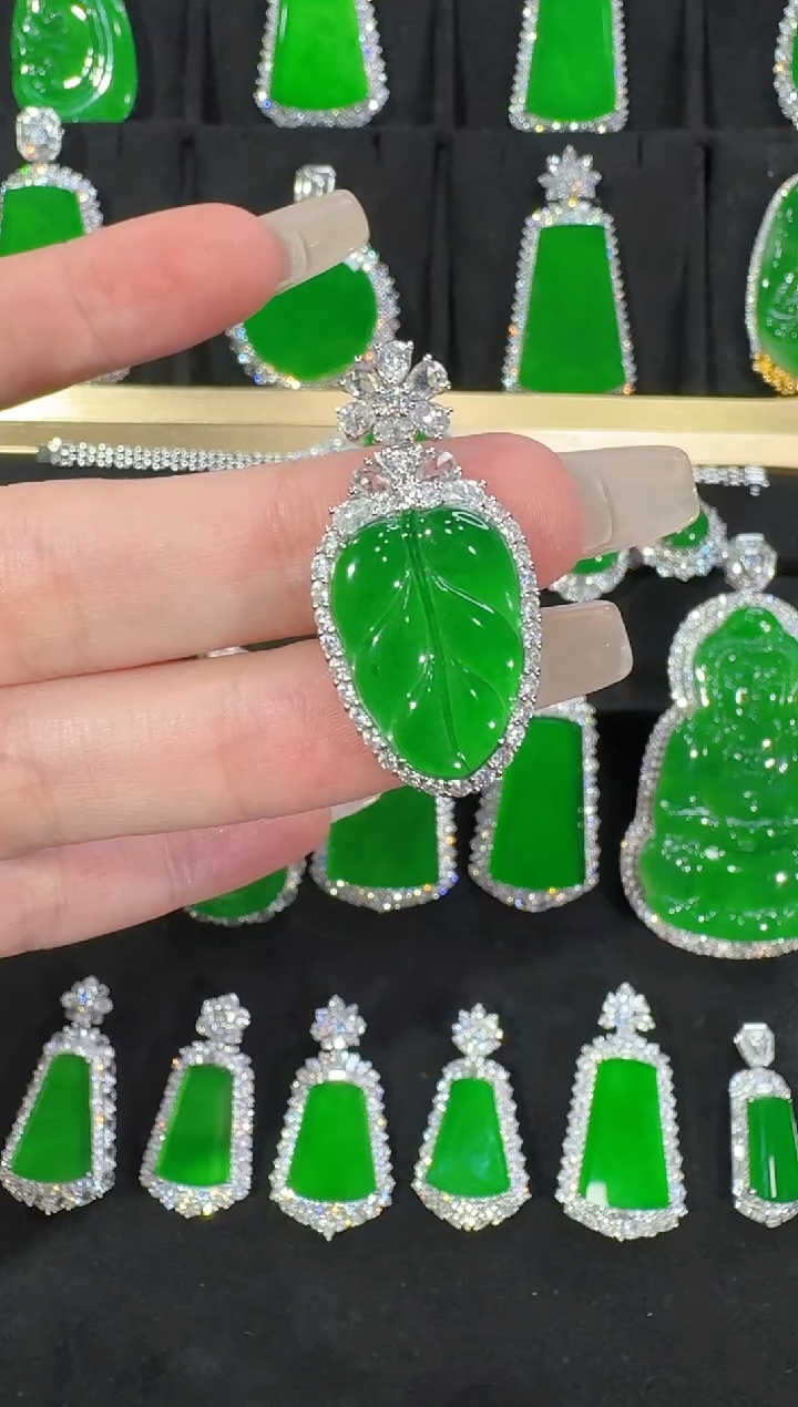 翡翠18K金镶嵌颈饰叶子天然A货翡翠