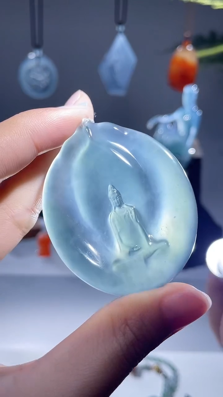 颈饰未镶嵌翡翠梦***鹏观音