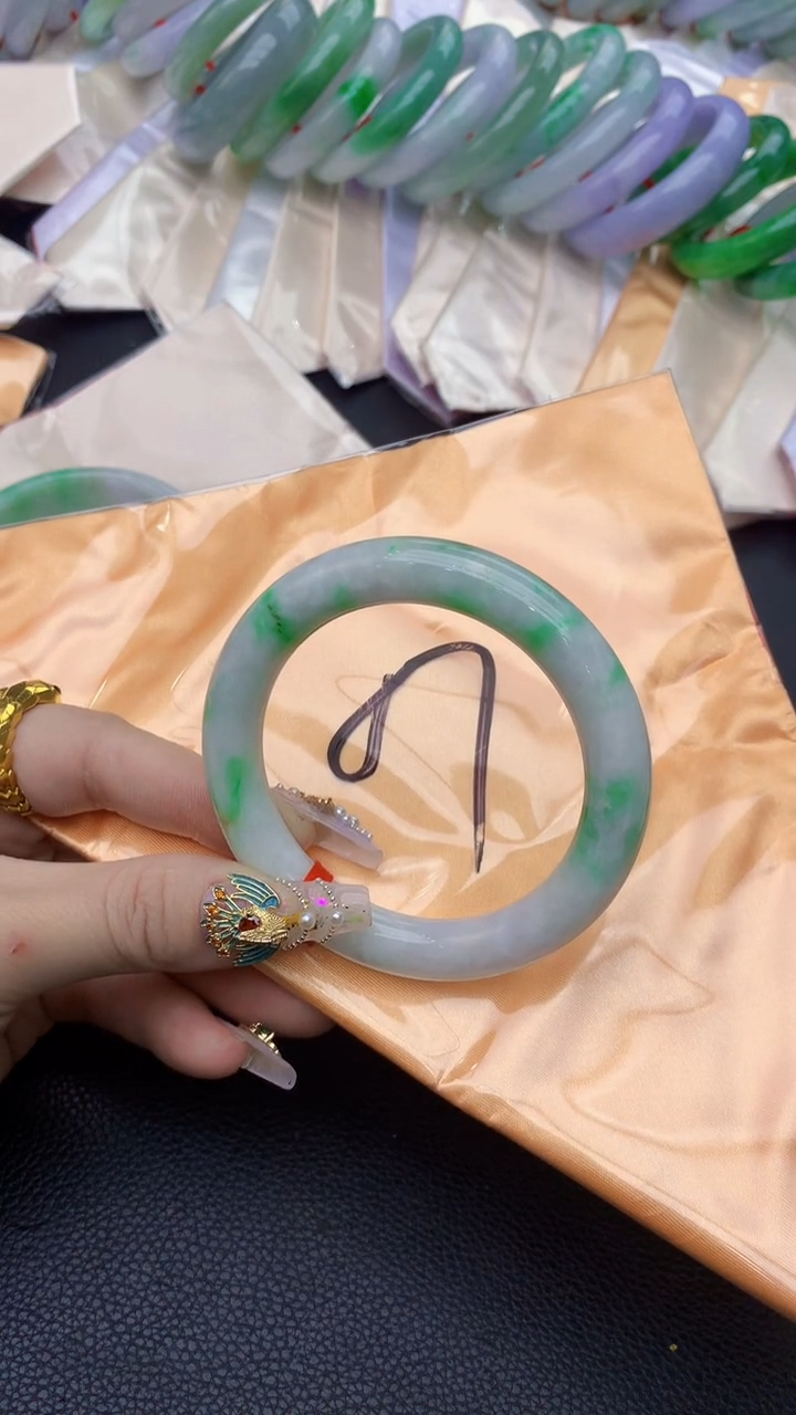 【闪购商品】翡翠手镯未镶嵌588226162