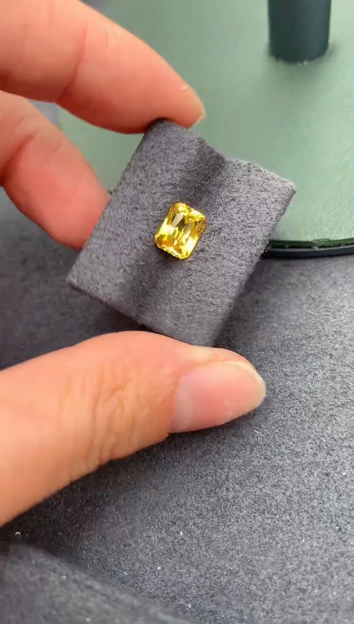 【闪购商品】彩色蓝宝石裸石未镶嵌2.1ct黄蓝宝