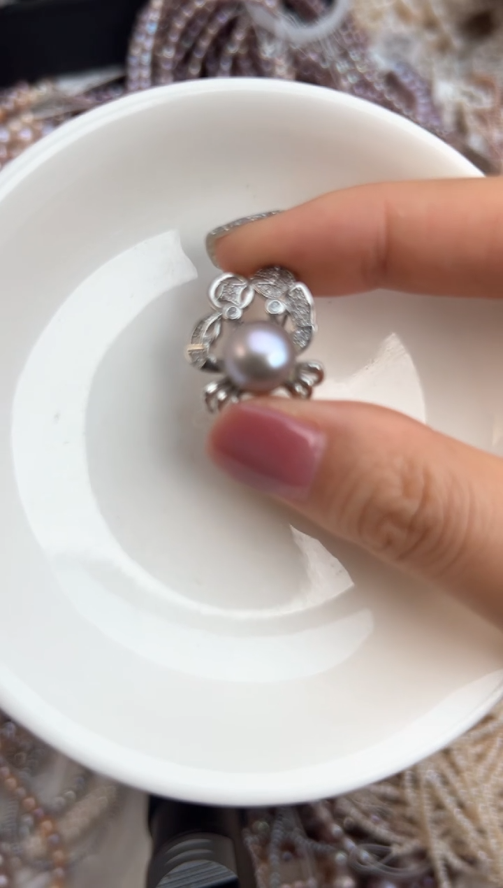 未镶嵌40淡水珍珠胸针*八方来米