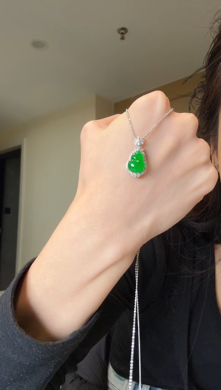 【闪购商品】翡翠吊坠(不含链)18K金镶嵌天然翡翠吊坠