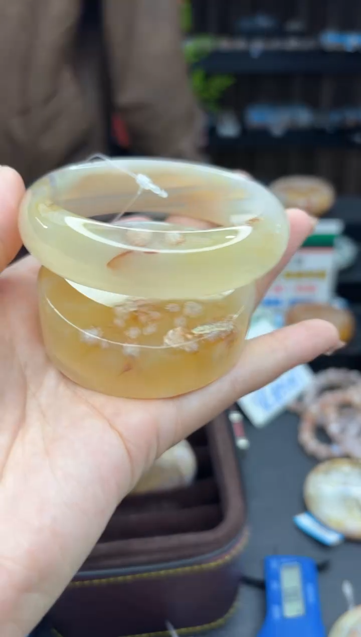 【闪购商品】石英质玉手镯未镶嵌259（61圈赠送镯心）