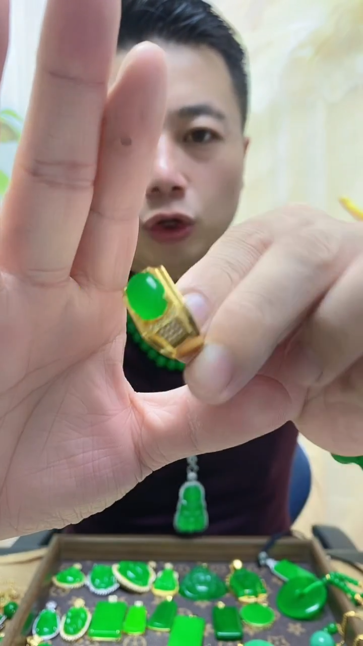 14K金镶嵌戒指翡翠翡翠戒指