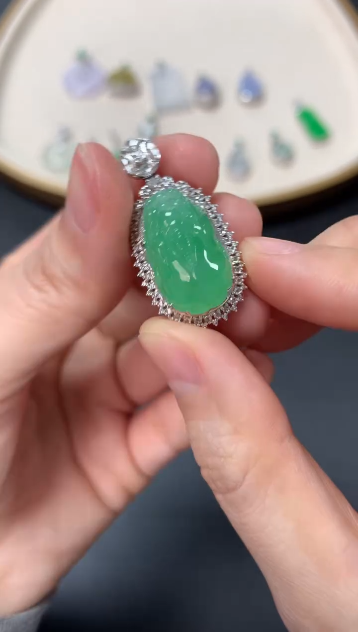 【闪购商品】翡翠吊坠(不含链)18K金镶嵌12800
