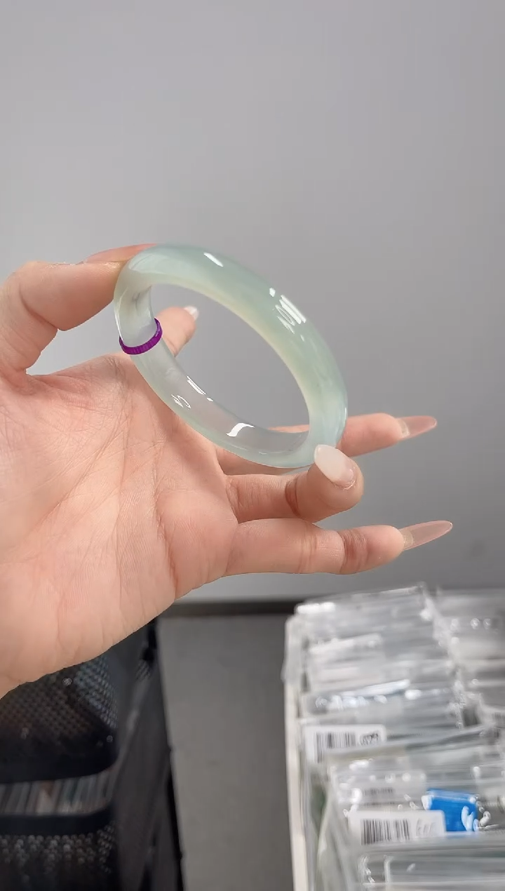 【闪购商品】玛瑙/玉髓手镯未镶嵌55-56圈