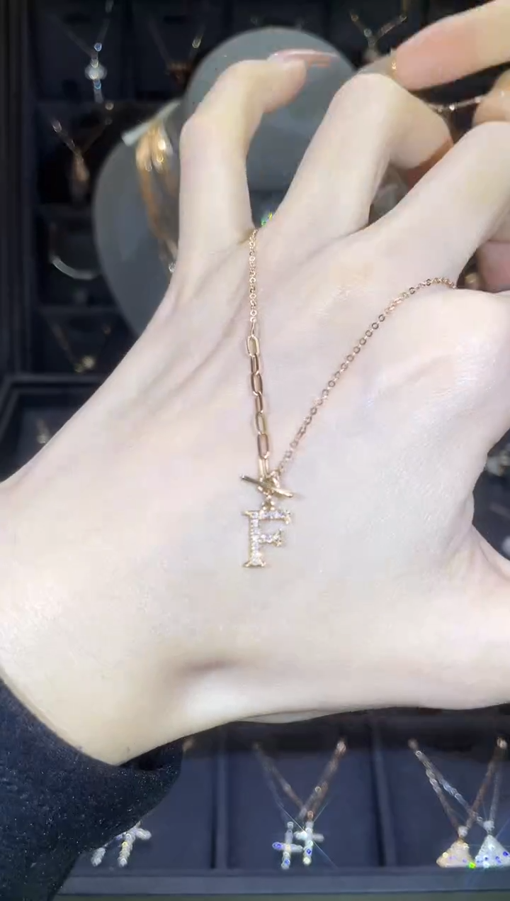 【闪购商品】钻石套链18K金镶嵌18K金玫 多人 字母 F