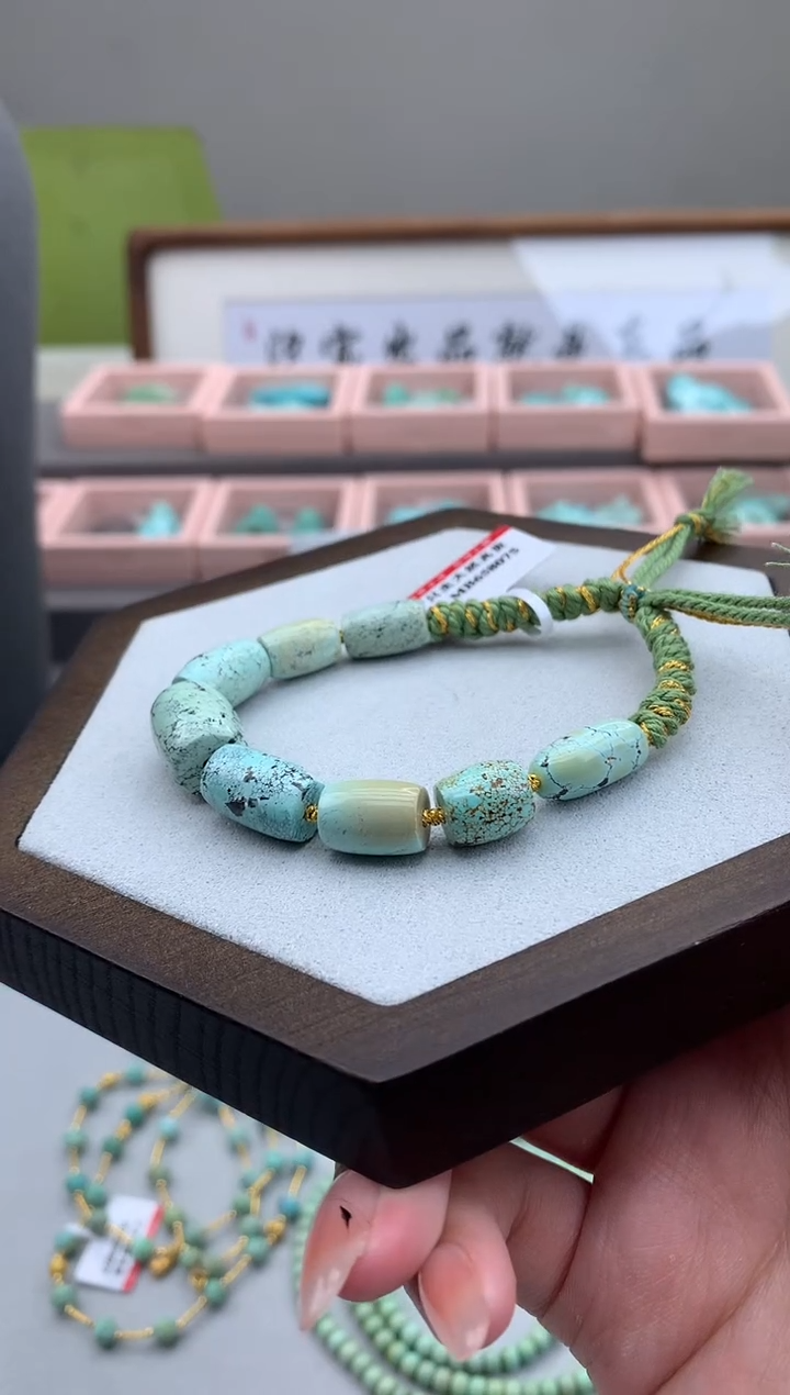 【闪购商品】绿松石未镶嵌手串Q117