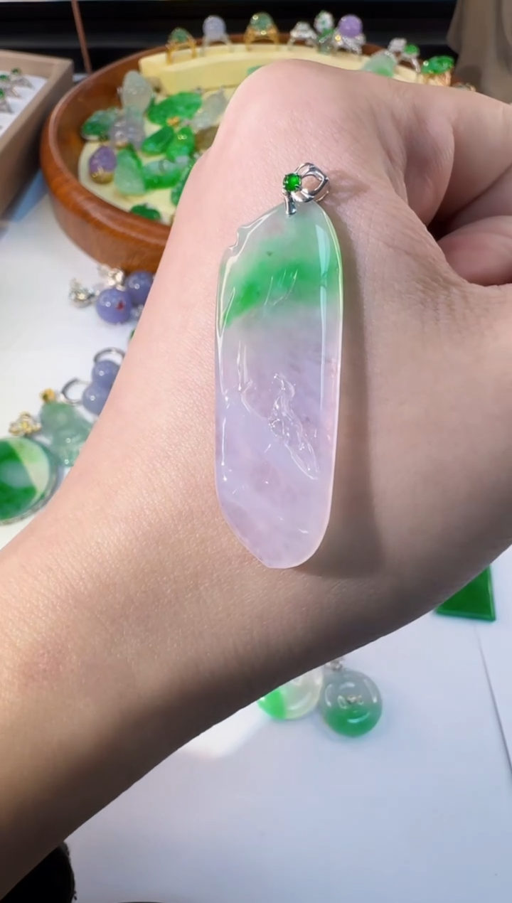 【闪购商品】翡翠颈饰18K金镶嵌缅甸翡翠A货吊坠