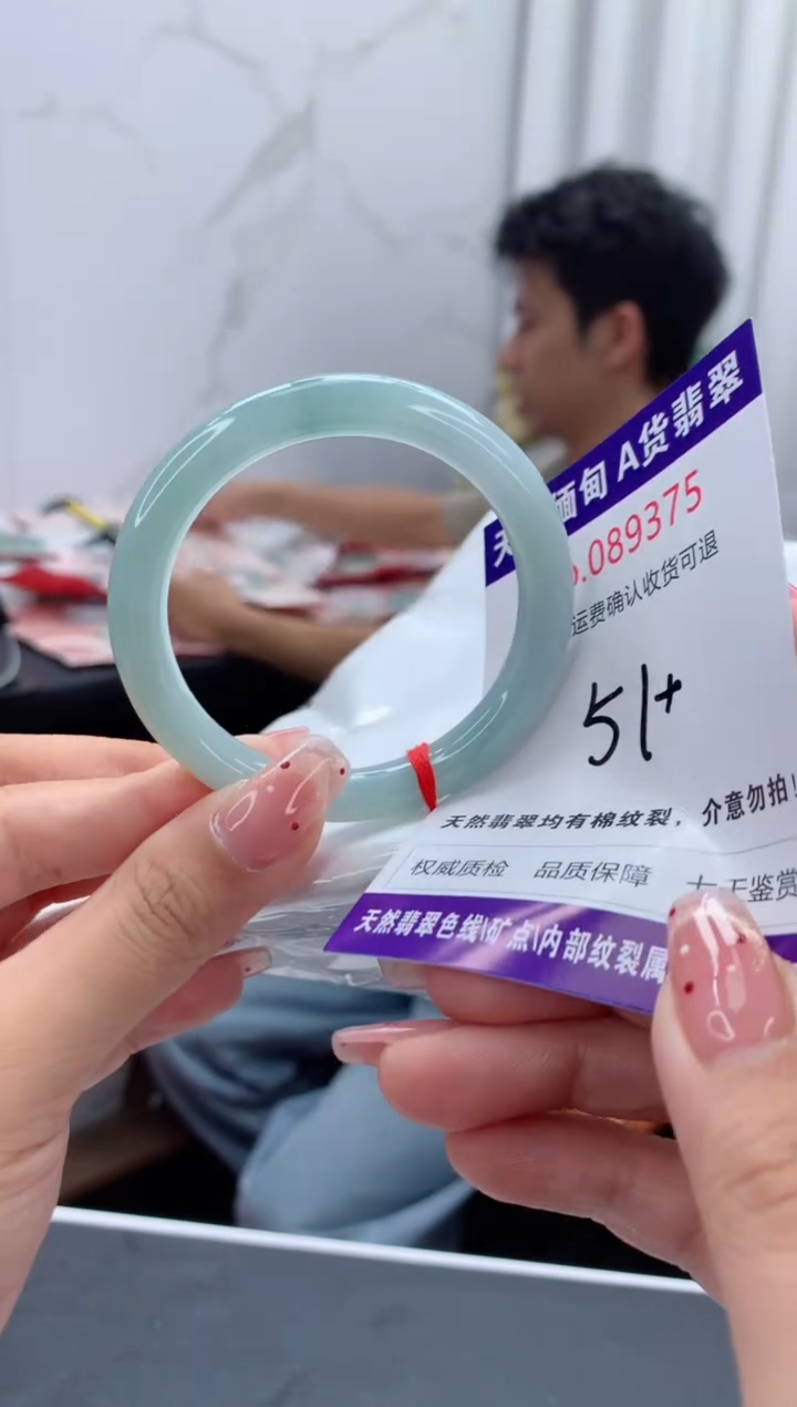 未镶嵌手镯翡翠有纹，完美者勿拍