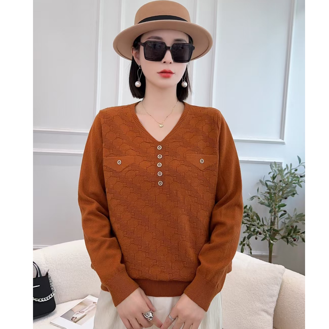 【衣联服饰】妈妈款精品v领上衣926