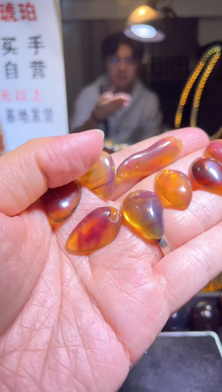【闪购商品】琥珀裸石未镶嵌小雕刻件