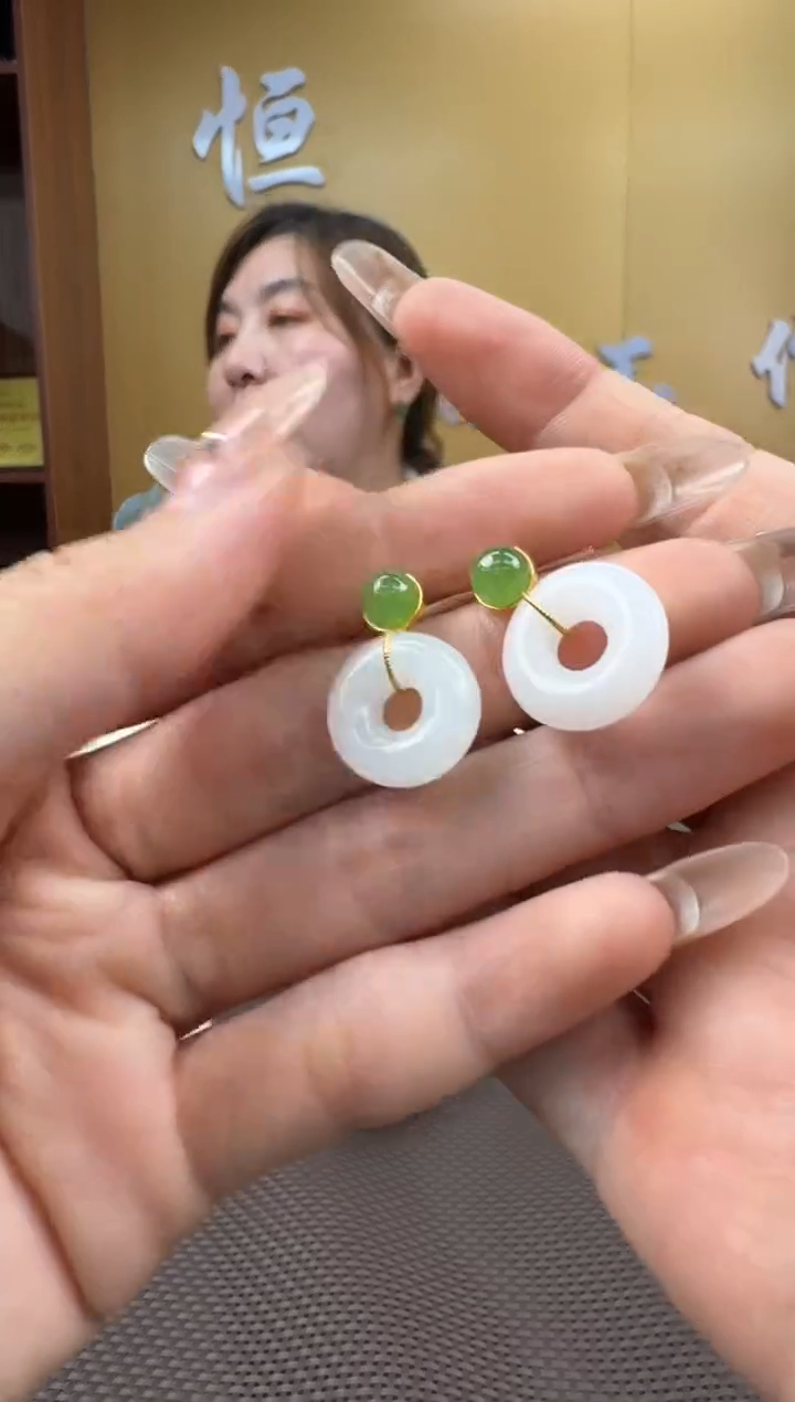 【闪购商品】和田玉耳饰18K金镶嵌一对