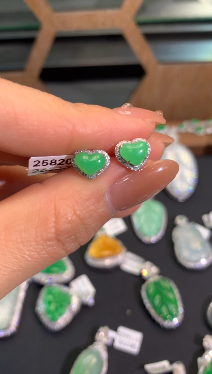 【闪购商品】翡翠吊坠(不含链)18K金镶嵌耳包