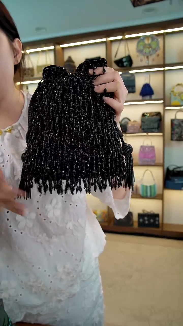 织绣百格汇手工包