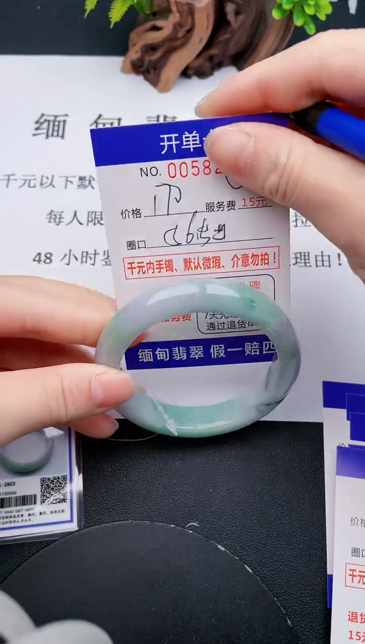 【闪购商品】12丽致优雅手镯时尚百搭