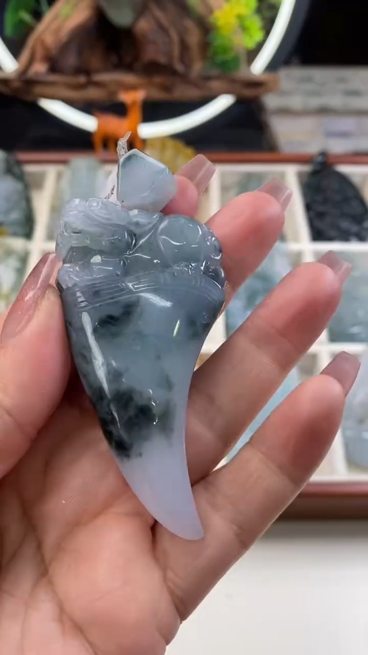 【闪购商品】翡翠颈饰未镶嵌龙牙