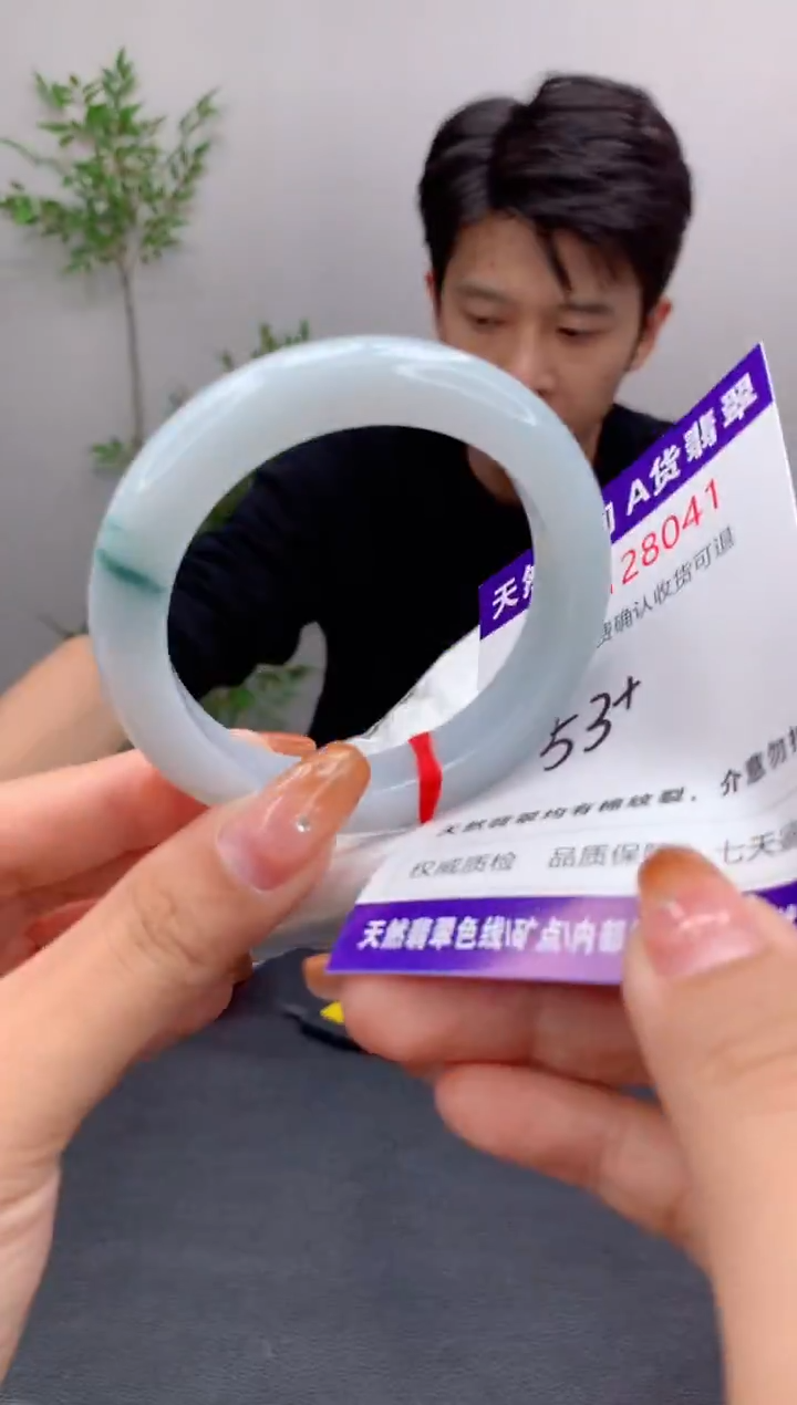 未镶嵌手镯翡翠有纹，完美者勿拍