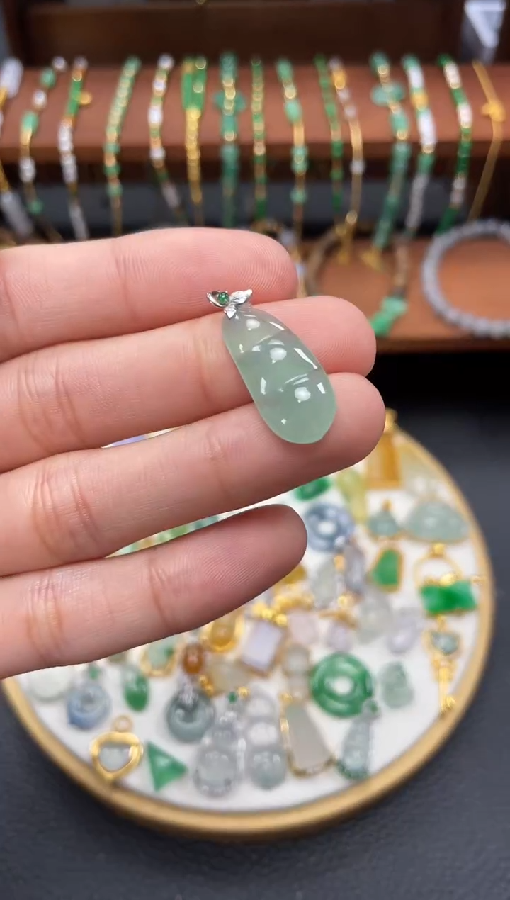 【闪购商品】翡翠吊坠(不含链)18K金镶嵌一个 JK309