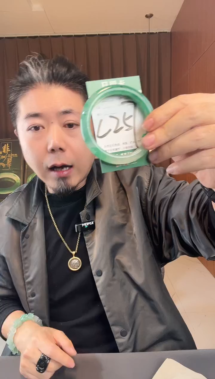 【闪购商品】石英质玉手镯未镶嵌非洲翠