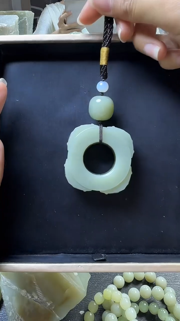 和田玉未镶嵌挂件车挂