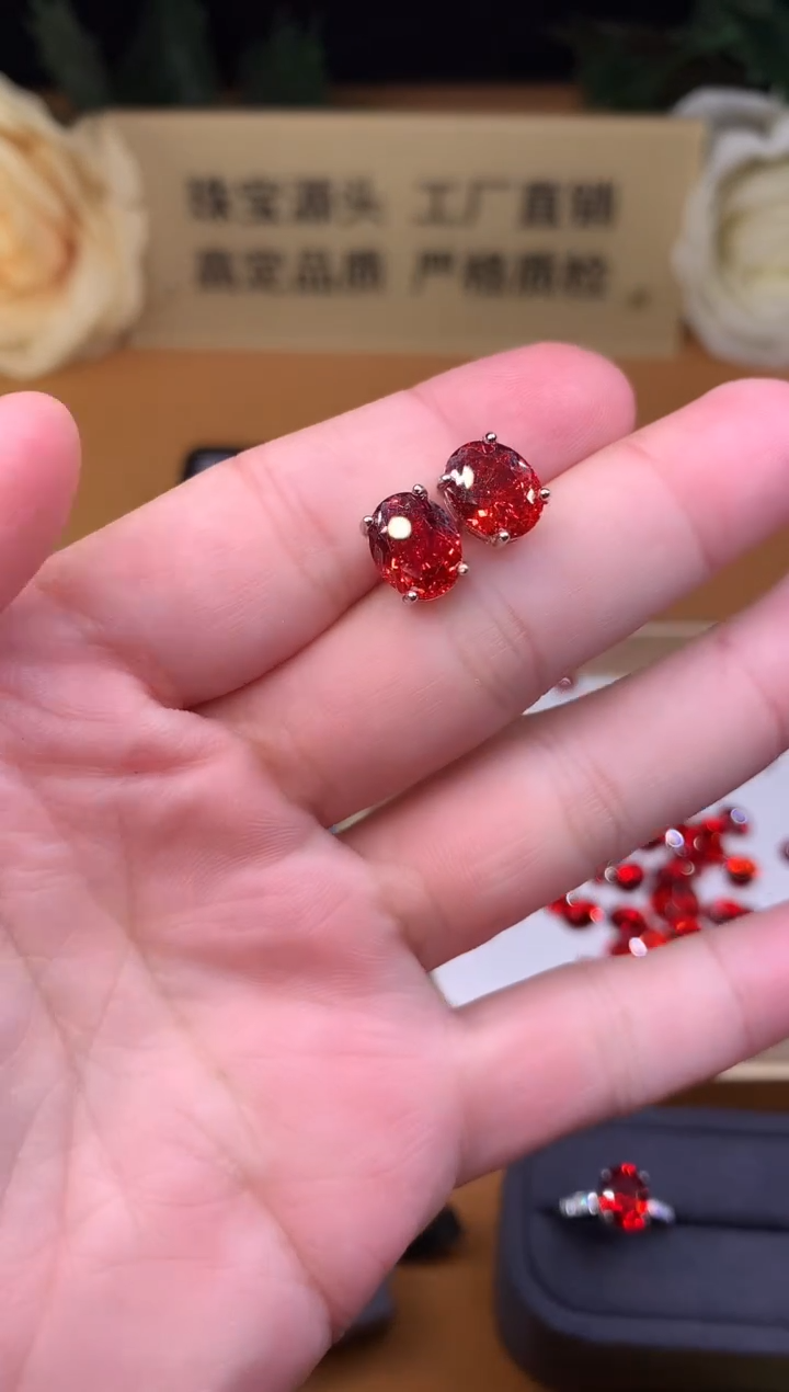 银S925镶嵌耳钉红色碧玺8965