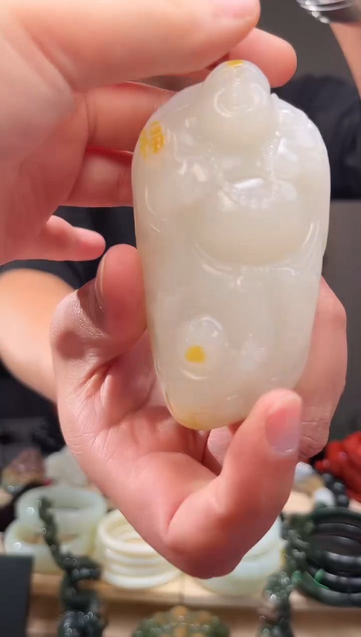 颈饰未镶嵌和田玉吊坠