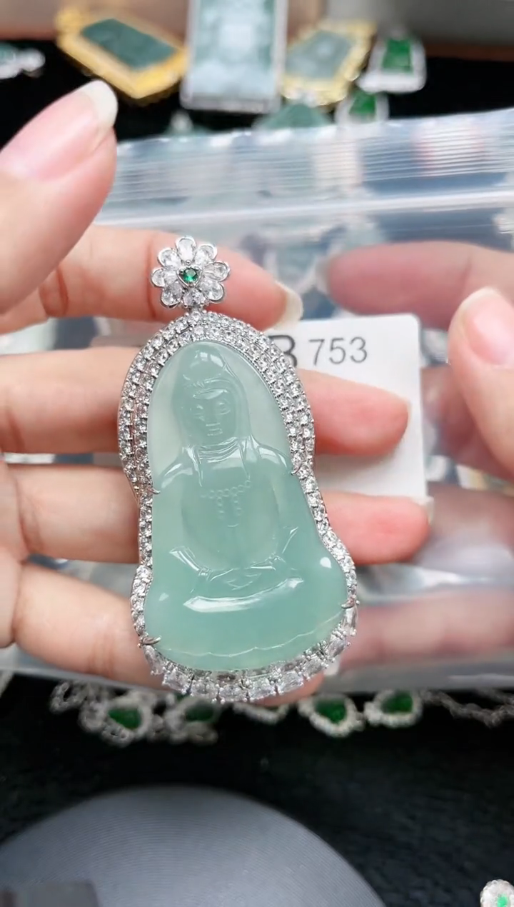 【闪购商品】翡翠颈饰未镶嵌赠皮绳753