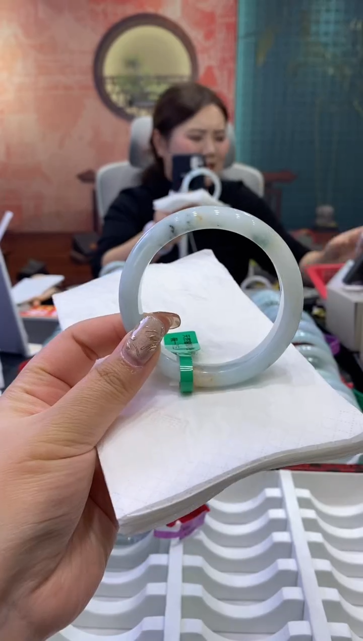 【闪购商品】翡翠手镯未镶嵌多人0012217