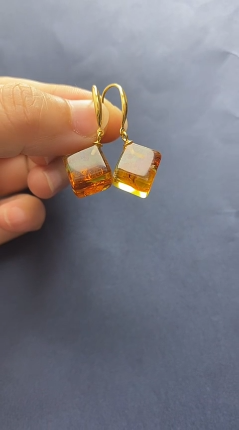 裸石琥珀未镶嵌耳坠