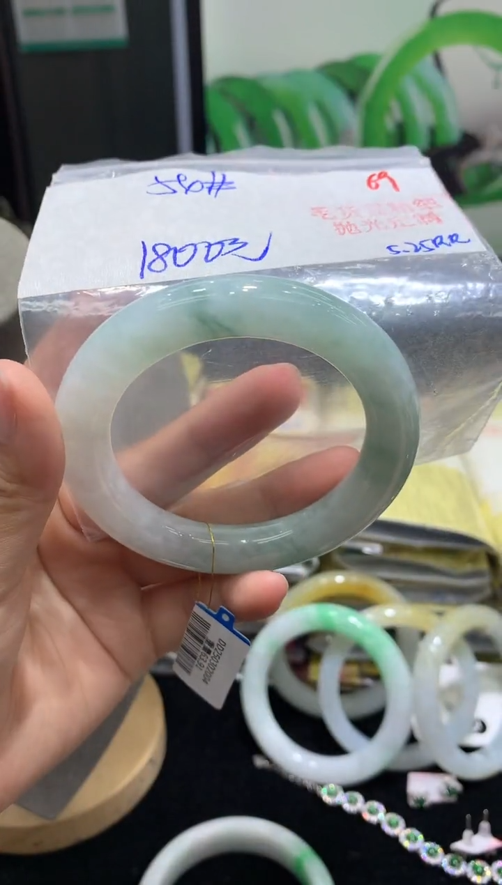 定制翡翠未镶嵌69毛货需精细抛光多样性1件1800元