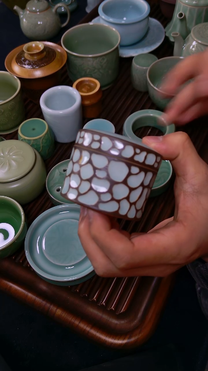 出****张和青禾月白茶叶罐微瑕