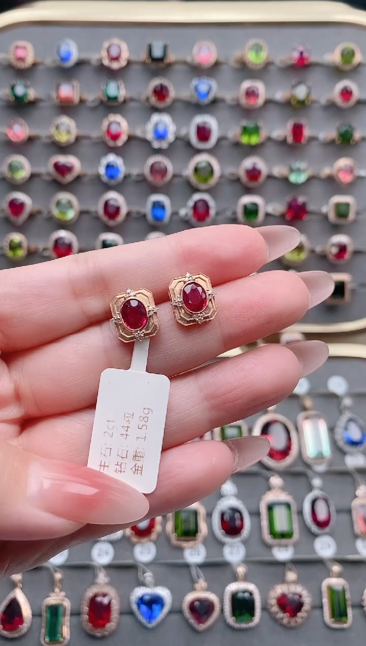 【闪购商品】碧玺耳钉18K金镶嵌2克拉