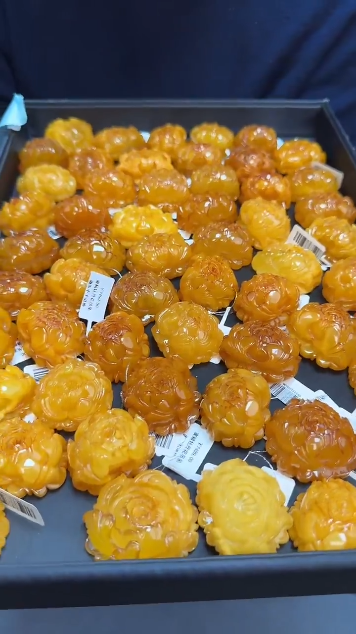 琥珀吊坠(赠链)未镶嵌天然保真蜜蜡牡丹花套装（多样发其一）送链子