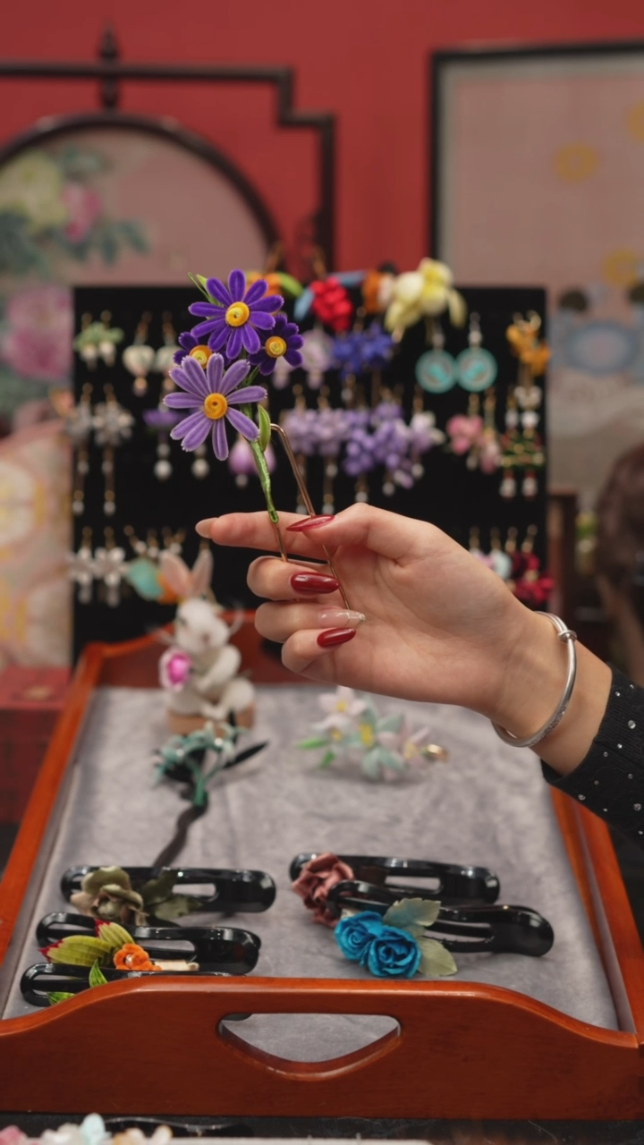 刺绣非遗绒花手工饰品