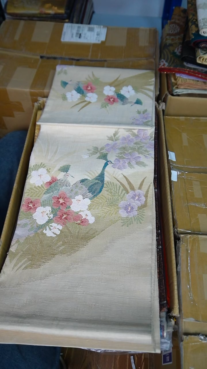 织绣5两通孔雀花卉