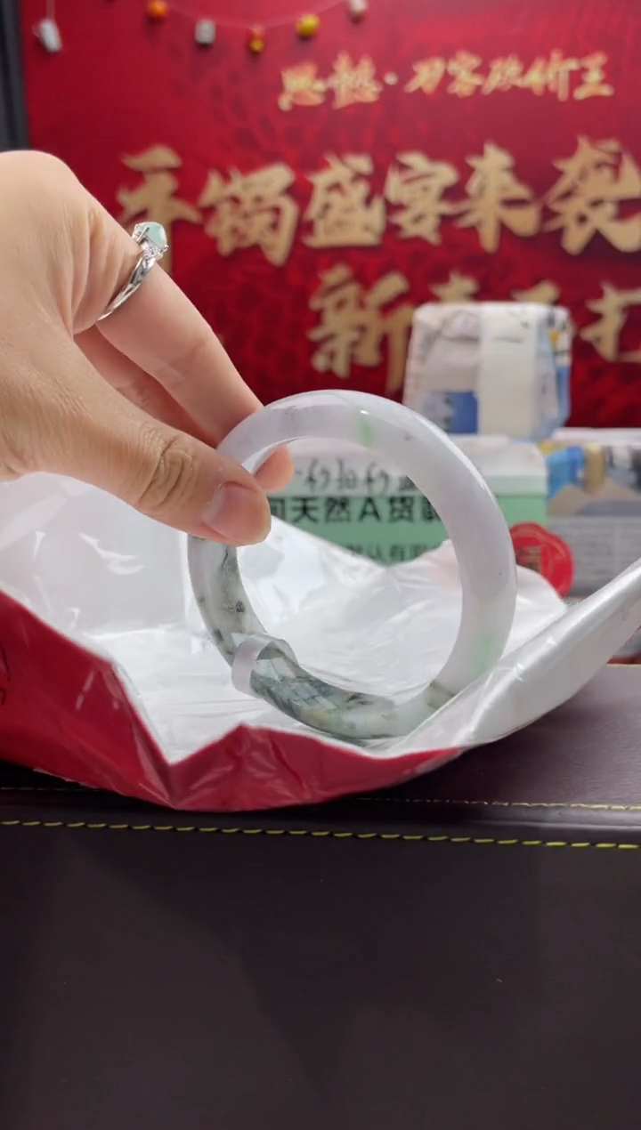 【闪购商品】翡翠手镯未镶嵌2翡翠手镯（微瑕）