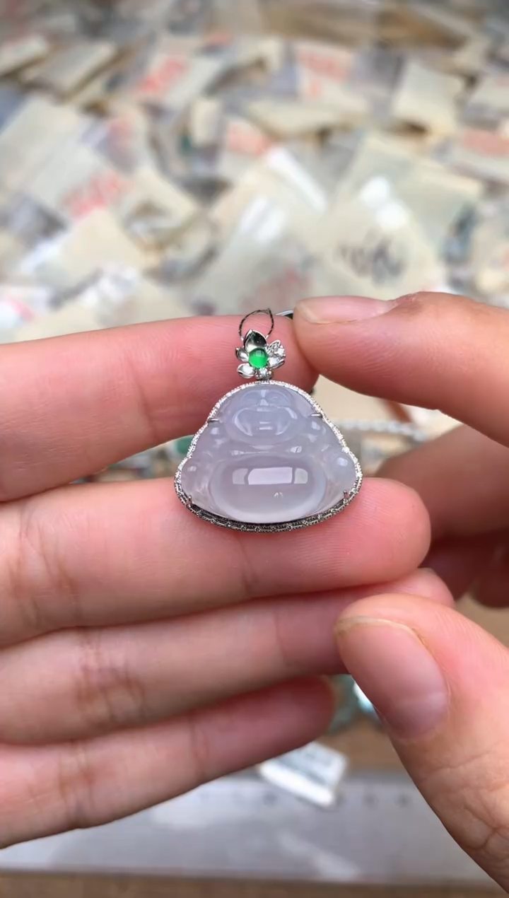 18K金镶嵌挂件翡翠  —  