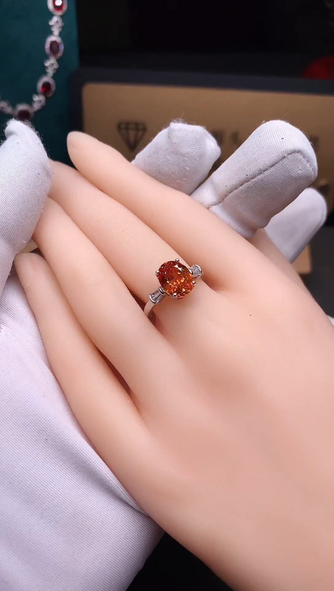 银S925镶嵌戒指石榴石（芬达石）......