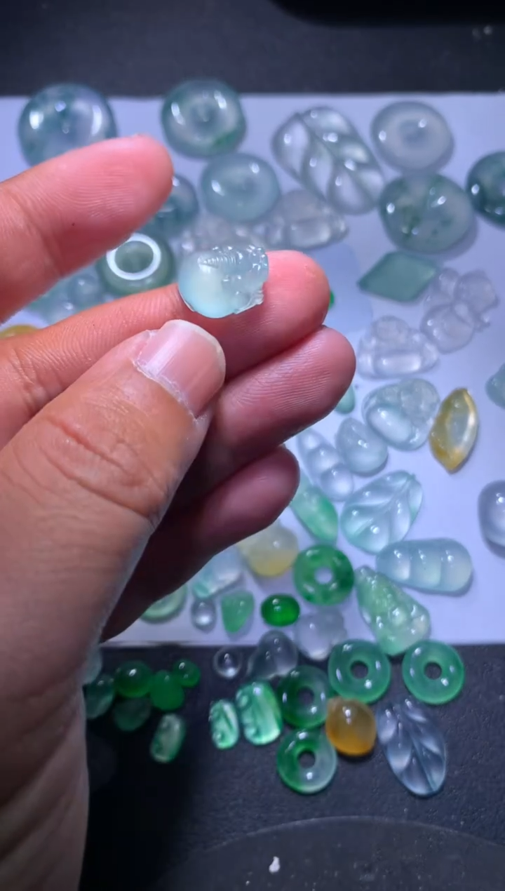 【闪购商品】翡翠颈饰未镶嵌金蝉