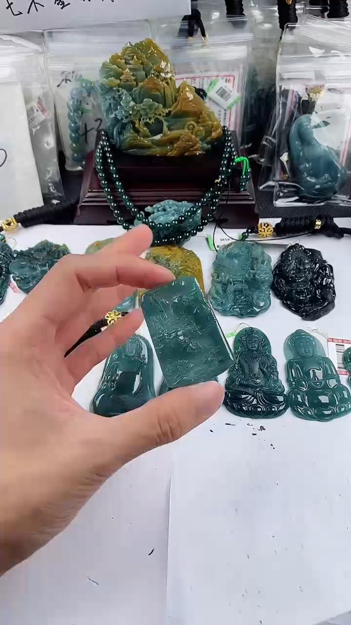 【闪购商品】翡翠颈饰未镶嵌多样性一件随机发货 山水牌68