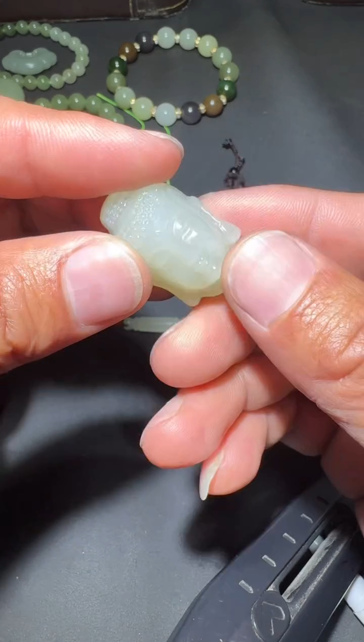 未镶嵌和田玉（糖玉）挂件和田玉