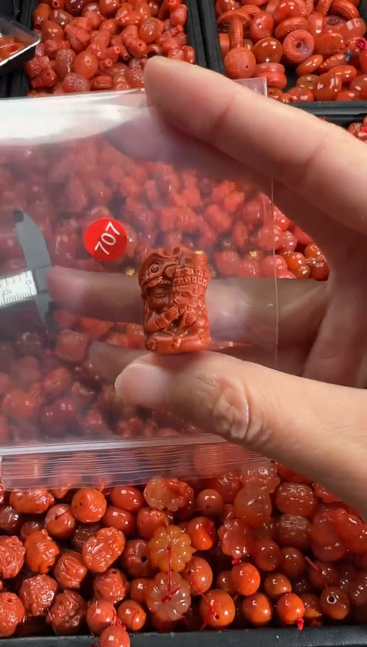 【闪购商品】南红玛瑙颈饰未镶嵌1