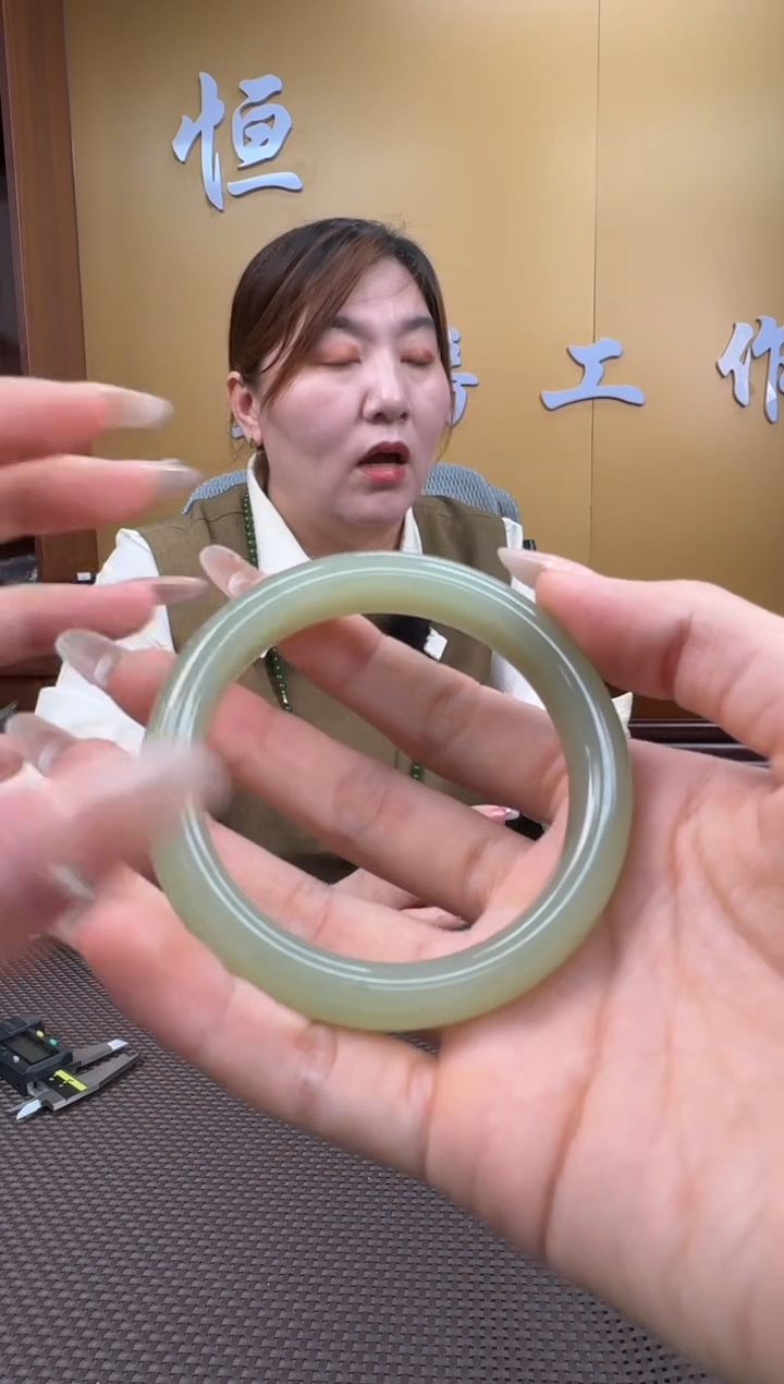 【闪购商品】和田玉手镯未镶嵌60