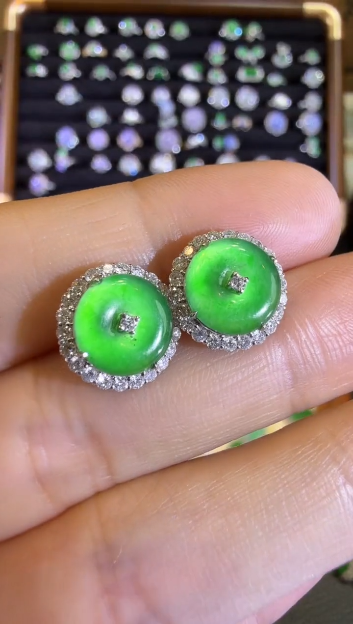 【闪购商品】翡翠耳饰18K金镶嵌木那满绿起光平安扣