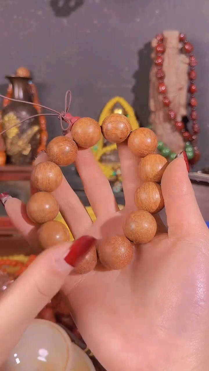 【闪购商品】木木雕手串........4356